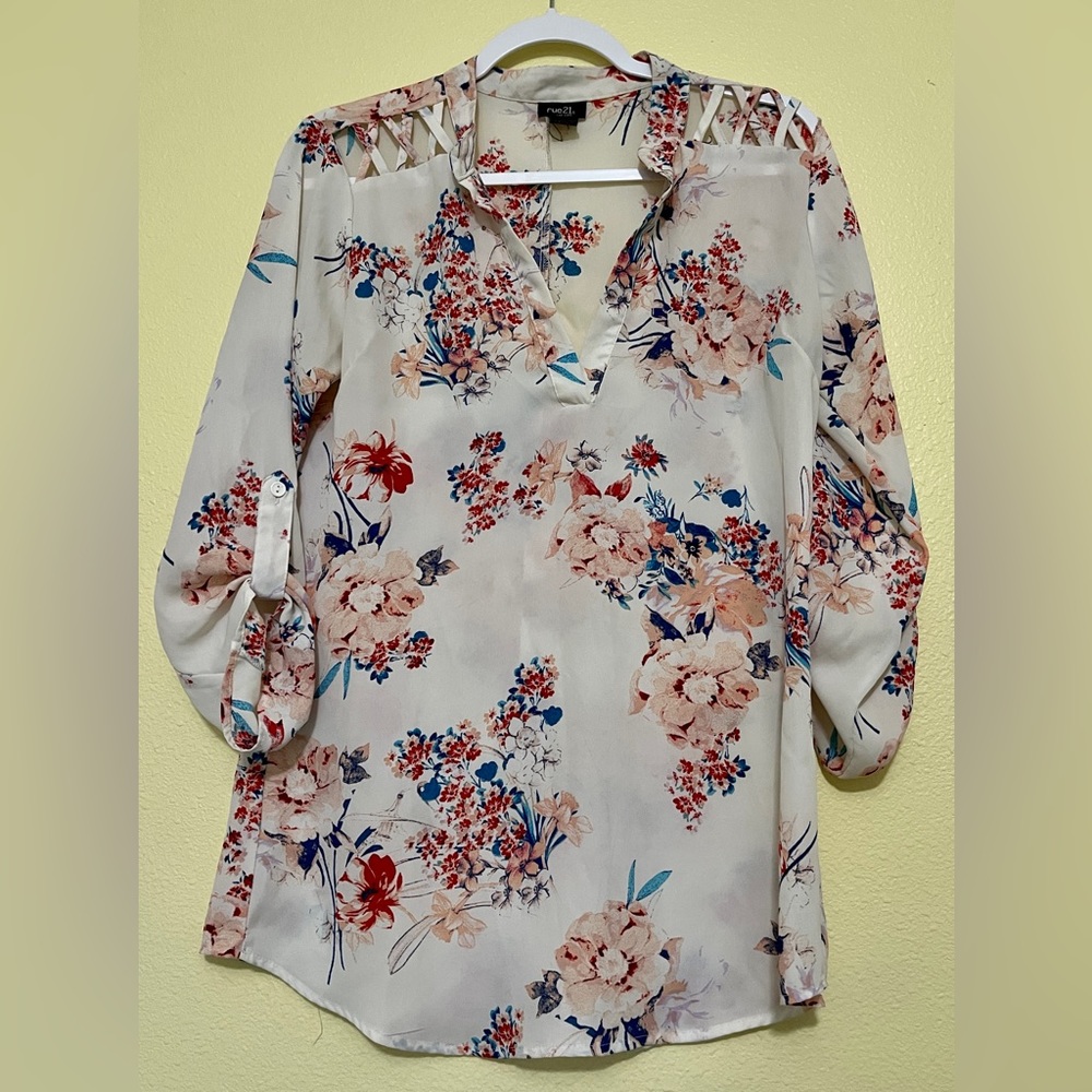 Women’s rue21 Floral 3/4 Sleeve Blouse, size Small